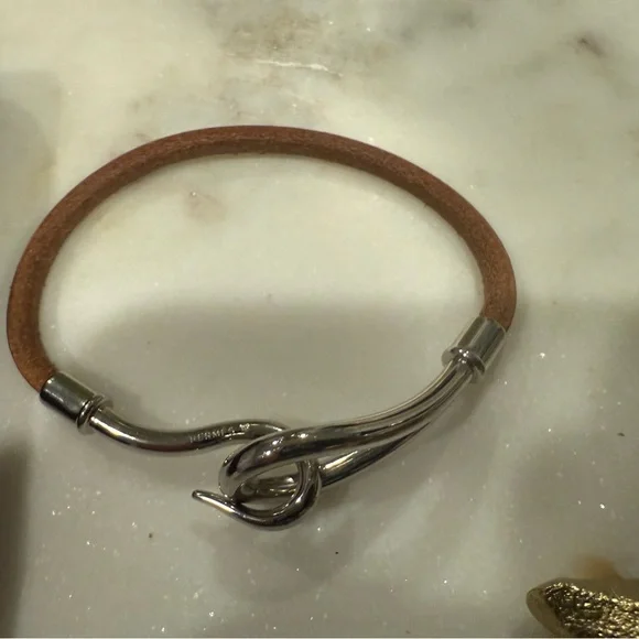 Preloved excellent condition Hermes hook  Bracelet like new authentic - Picture 8 of 10